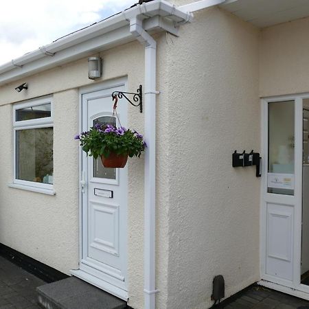 Magnolia Self Contained Suites Coalpit Heath Exteriör bild